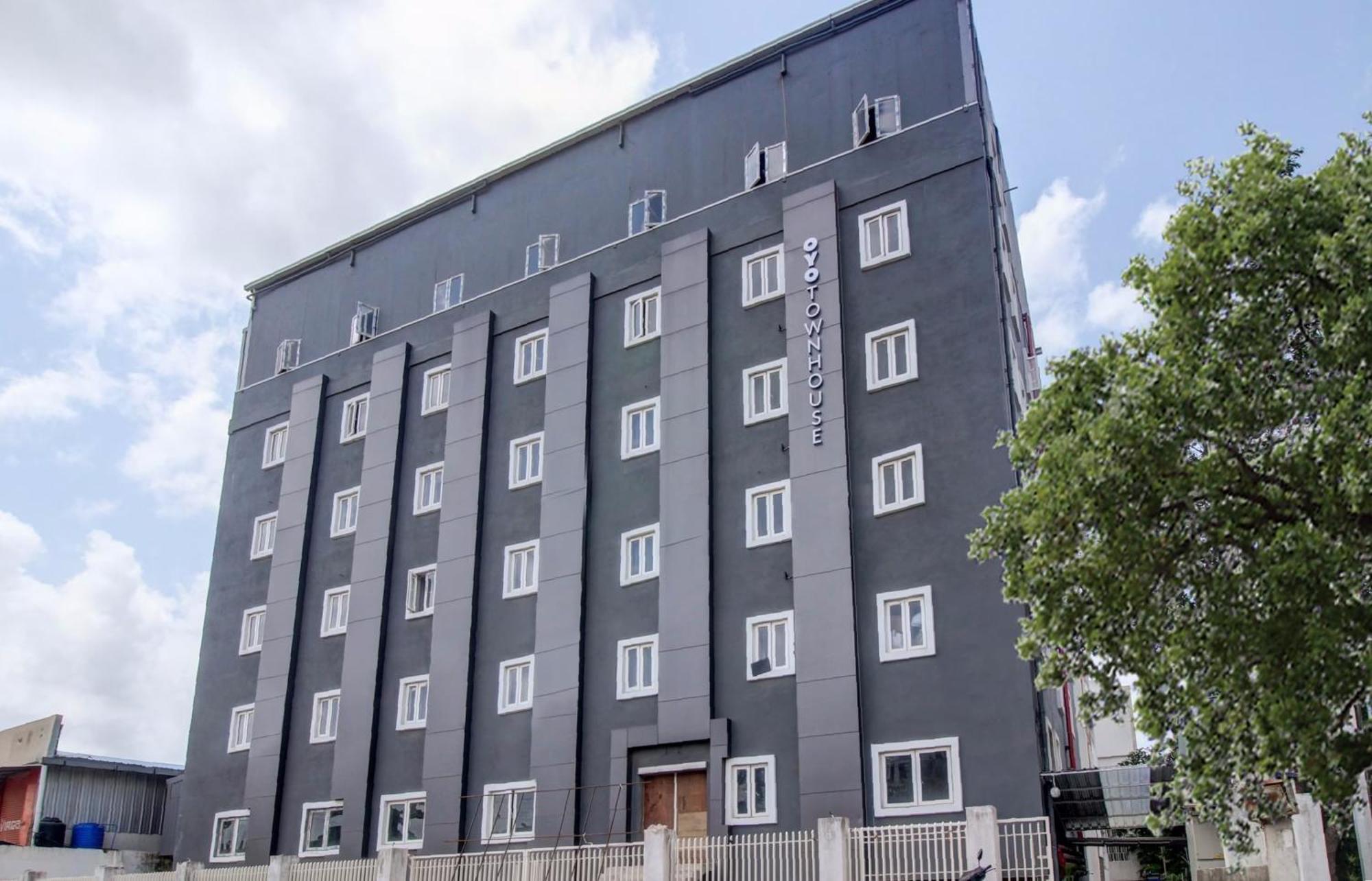 Hotel Super Townhouse Rcc Majestic 397 Lb Nagar Hyderabad Exterior foto
