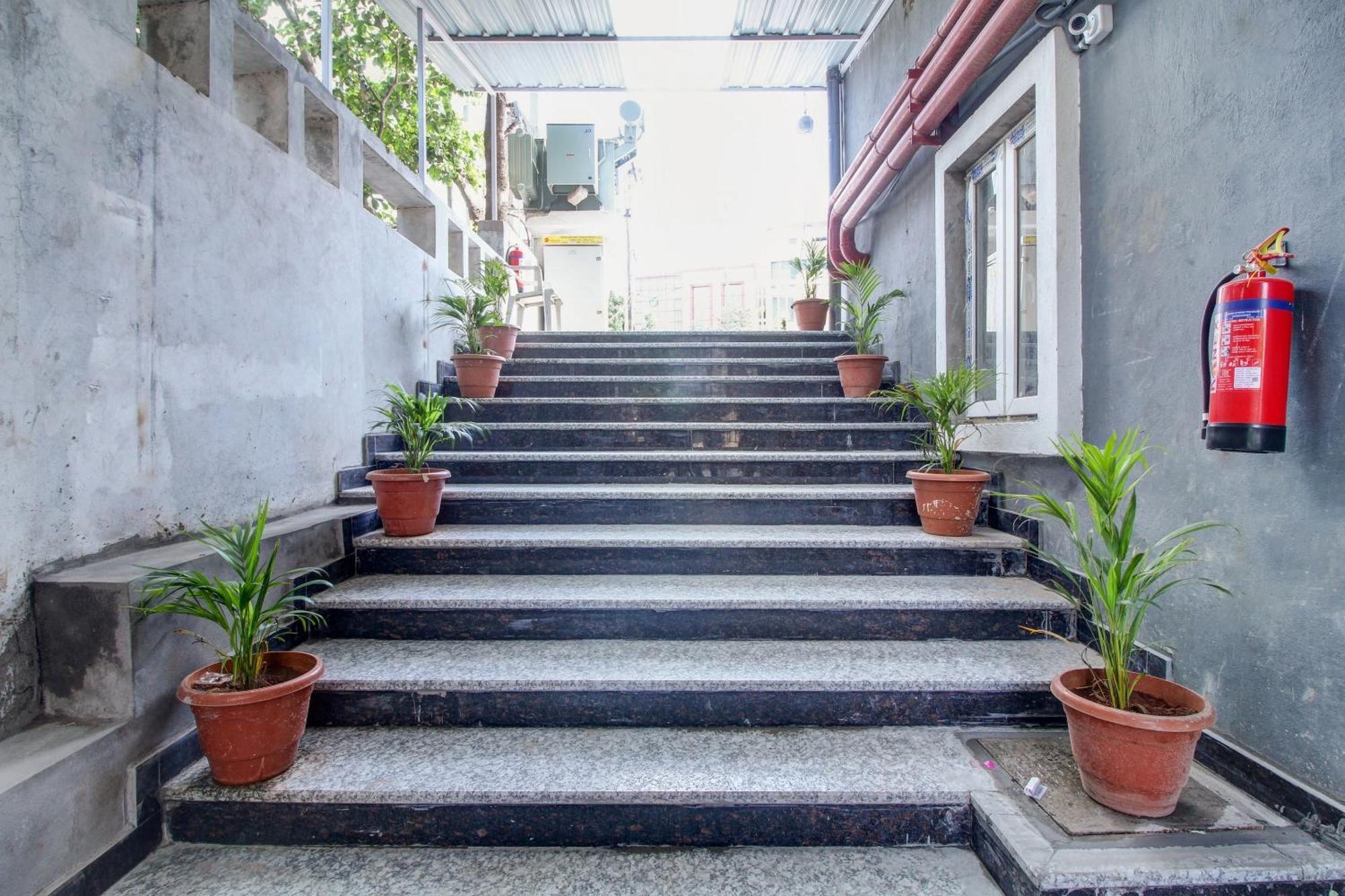 Hotel Super Townhouse Rcc Majestic 397 Lb Nagar Hyderabad Exterior foto