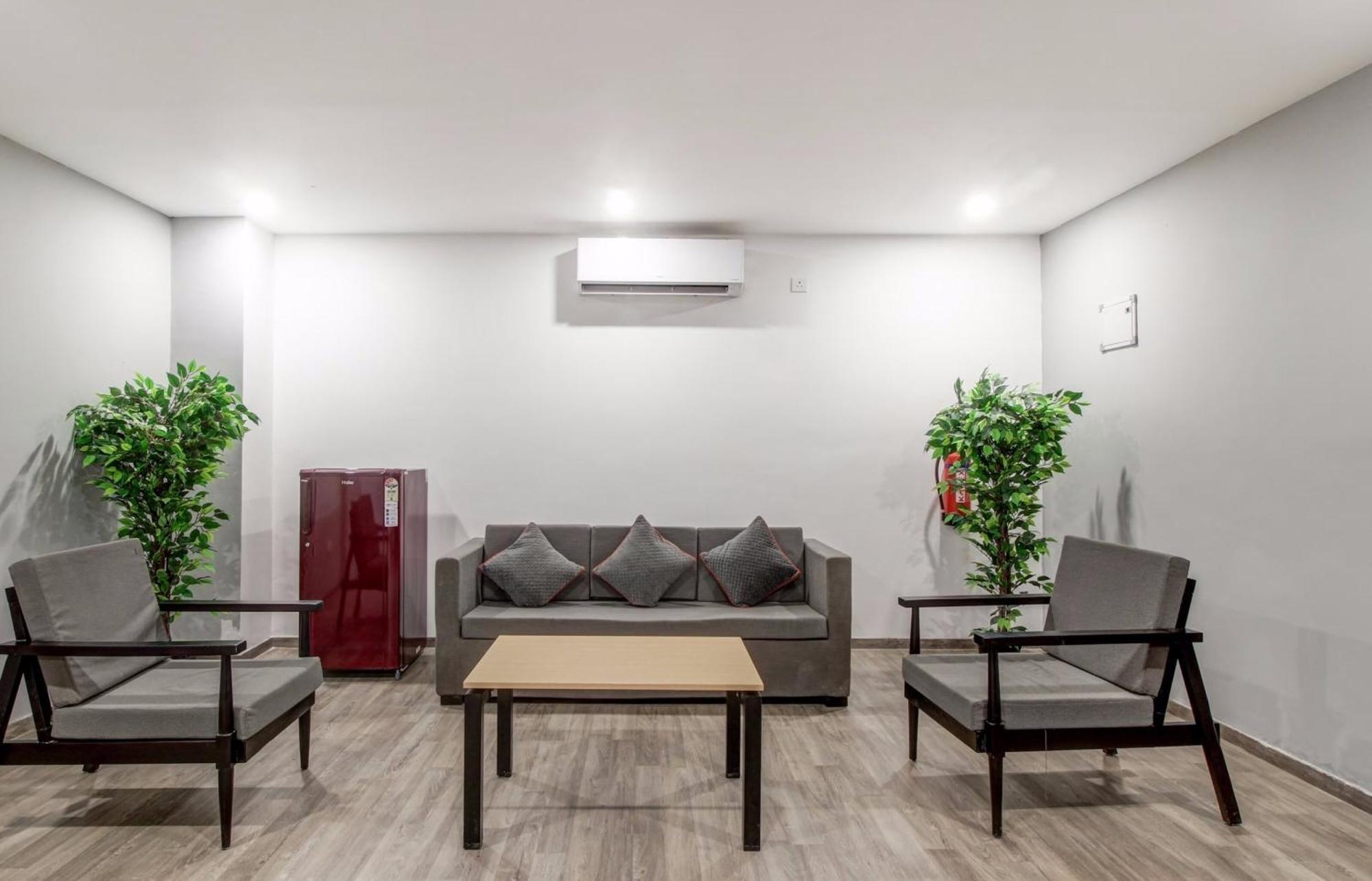 Hotel Super Townhouse Rcc Majestic 397 Lb Nagar Hyderabad Exterior foto